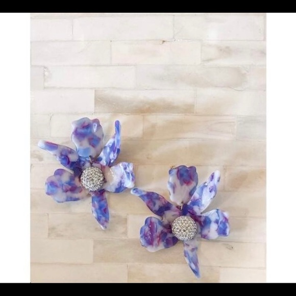 Make a statement with these earrings - Picture 5 of 5